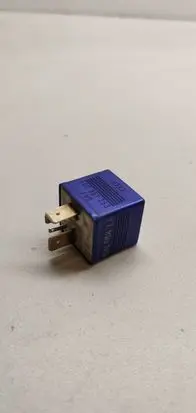 Volkswagen PASSAT B5.5 Other relay 8A0951253