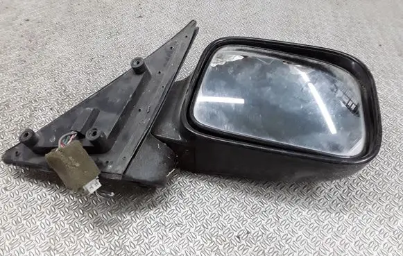 Isuzu Trooper Front door electric wing mirror E13010624