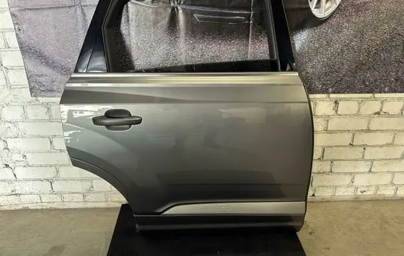 Audi Q7 4M Rear door