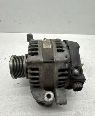 Toyota Auris 150 Generator/alternator 270600R011 1042105140