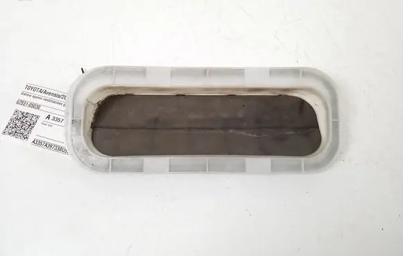 Toyota Avensis T270 Fender grill 62931-05030