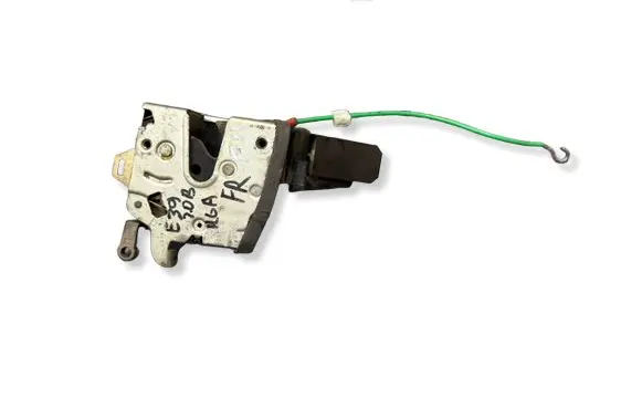 BMW 5 E39 Front door lock 8352165