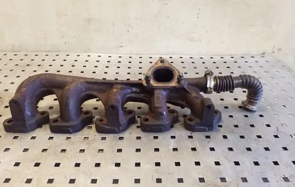 Volvo XC70 Exhaust manifold 30731980