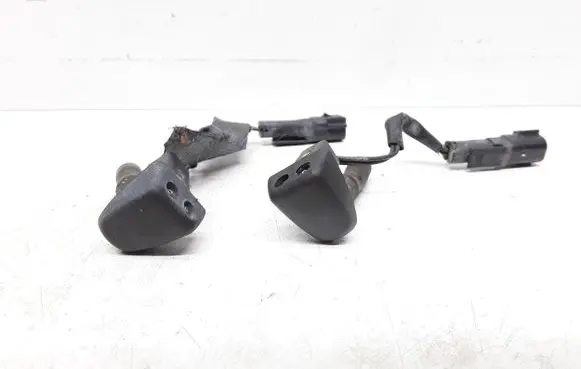 Windshield washer spray nozzle