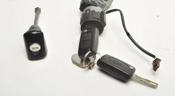 Citroen C4 I Picasso Ignition lock 59395J01