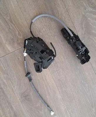 Volkswagen Golf VII Coupe door lock (next to the handle) 5N0839885H C55TC837015