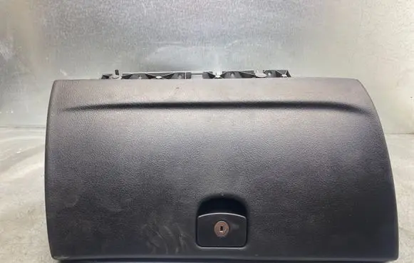 Peugeot 407 Glove box