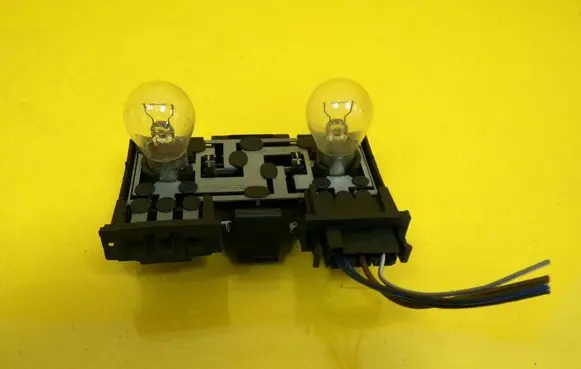 Volkswagen PASSAT B3 Tail light bulb cover holder 333945259