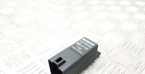 Audi A3 S3 8P Glow plug pre-heat relay 038907281D 0281003038
