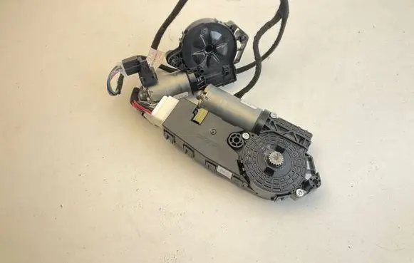 Mercedes-Benz E W238 Sunroof motor/actuator A2387800400 A2389006100