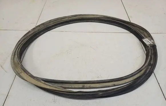 Trunk rubber seal (body)