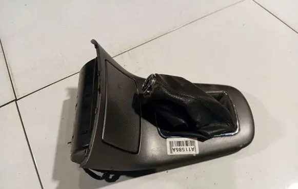 Toyota Avensis T250 Glove box