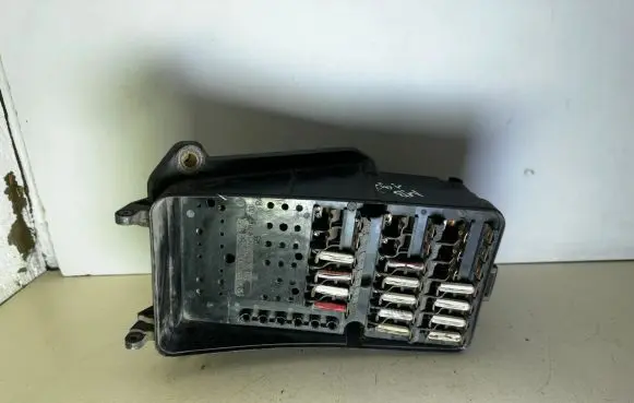 Mercedes-Benz 190 W201 Fuse box set 2015400250 08877500