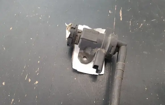 Citroen C3 Turbo solenoid valve 3024368