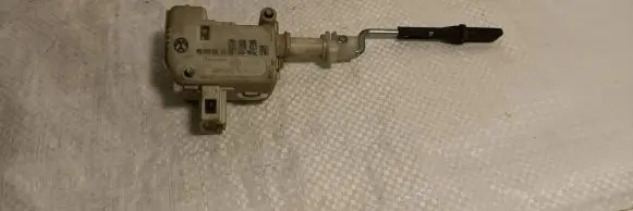Volkswagen Touran I Central locking motor 1T0810773