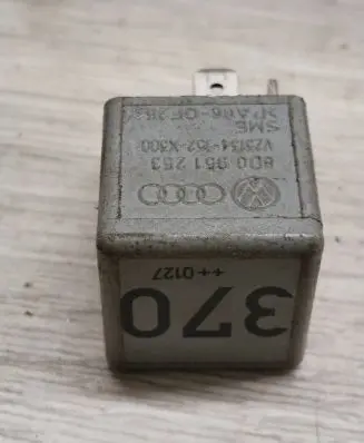 Audi A6 S6 C5 4B Other relay 8D0951253
