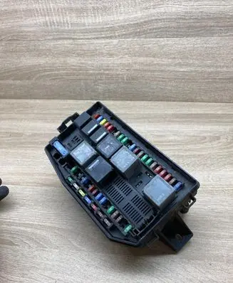 Jaguar X-Type Fuse module 4X4314A073DB