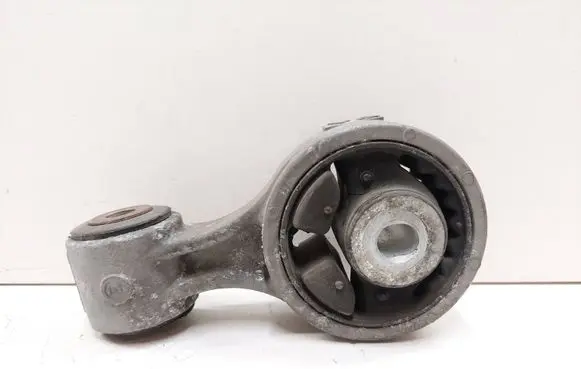 Nissan Murano Z51 Engine mount bracket AV96540