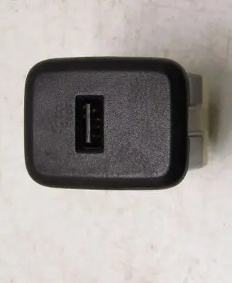 Opel Crossland X USB socket connector 13596807