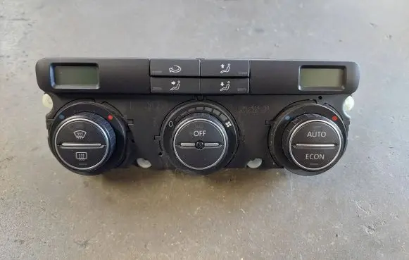 Volkswagen Touran I Climate control unit