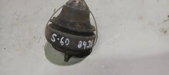 Volvo S60 Engine mount bracket