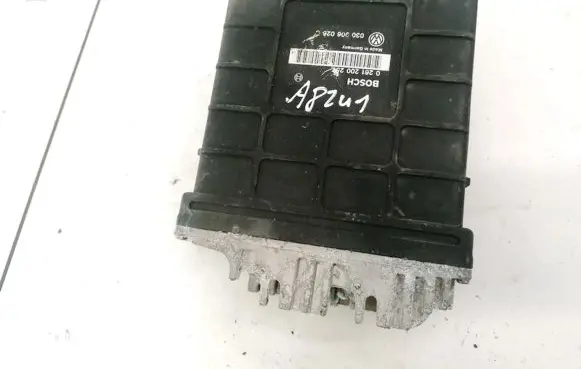 Volkswagen Golf III Engine control unit/module 030906026C 0261200257