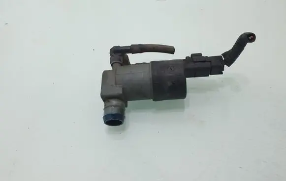 Nissan Qashqai+2 Windscreen/windshield washer pump 28920BU010