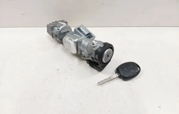 Ford Focus C-MAX Ignition lock 3M513F880AC