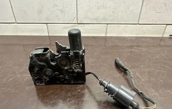 Audi A1 Engine bonnet/hood lock/catch 8X0823509B