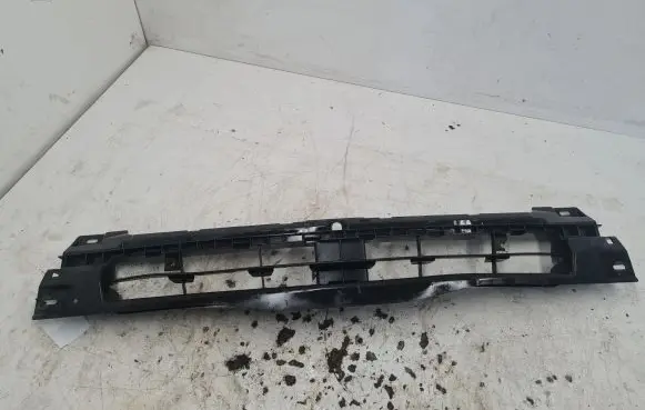 Opel Vivaro Front bumper mounting bracket 620300101R