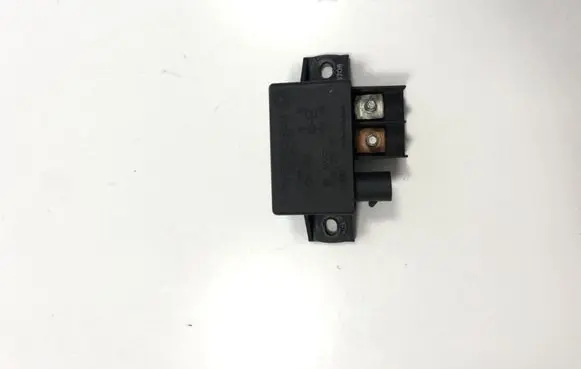 Mercedes-Benz E W211 Charging relay A0025426419 0332002167