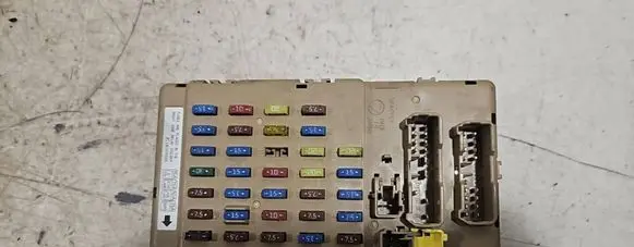 Subaru Outback Fuse module LB101002B