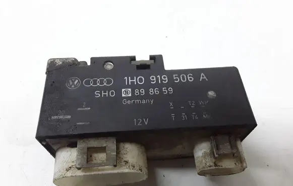Volkswagen Golf III Coolant fan relay 1H0919506A