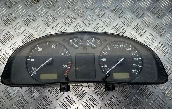 Volkswagen PASSAT B5 Speedometer (instrument cluster) 3B0919880D G750 669H