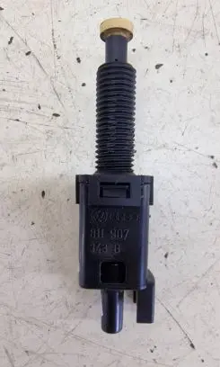 Volkswagen PASSAT B5 Clutch pedal sensor 811907343B