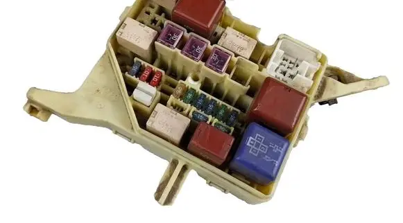 Toyota Avensis T250 Fuse module 9098702022
