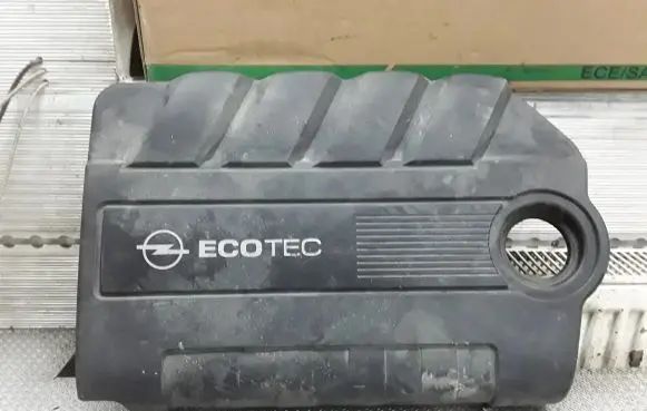 Opel Zafira B Engine cover (trim) 55557294