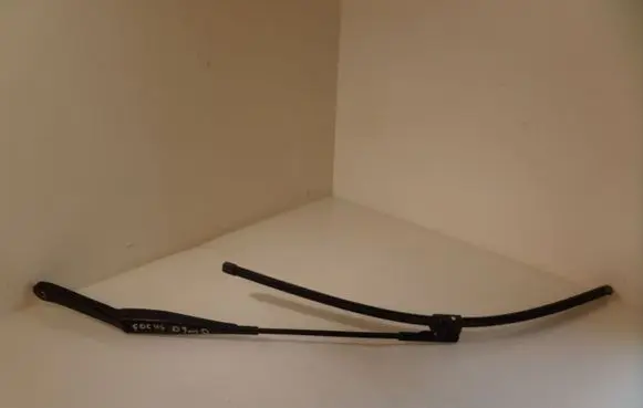 Ford Focus Windshield/front glass wiper blade 4M5117526