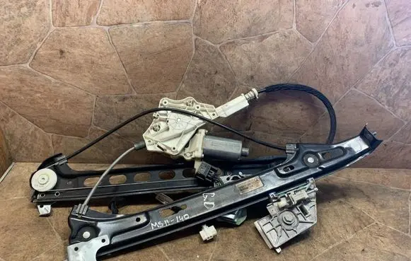 Mercedes-Benz CLS C219 Rear window lifting mechanism without motor A2197300846
