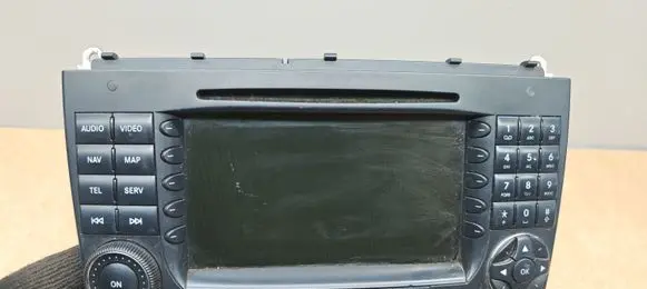 Mercedes-Benz CLK A209 C209 Radio/CD/DVD/GPS head unit A2098205489