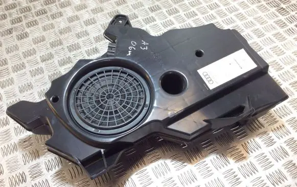 Audi A3 S3 A3 Sportback 8P Subwoofer speaker 8P3035382