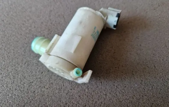 Nissan Patrol Y61 Windscreen/windshield washer pump