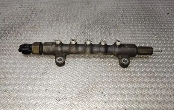 Toyota Avensis T250 Fuel main line pipe