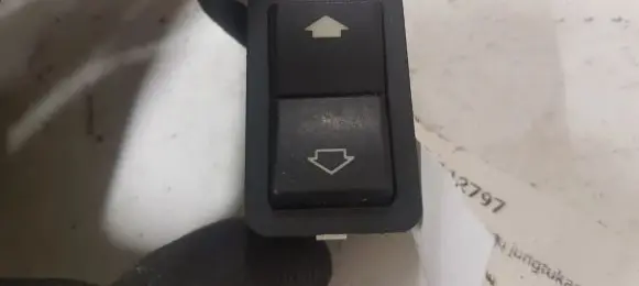 BMW 5 E39 Electric window control switch 8368974