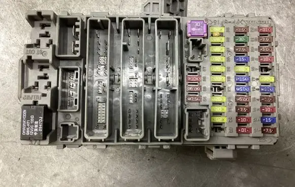 Honda CR-V Fuse module 52575LM 5LMHPDDT