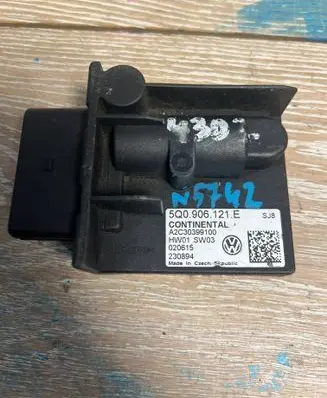 Volkswagen Golf VII Fuel injection pump control unit/module 5Q0906121E A2C30399100