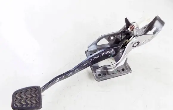 Toyota Corolla Verso AR10 Brake pedal