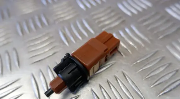 Nissan Leaf II (ZE1) Brake pedal sensor switch
