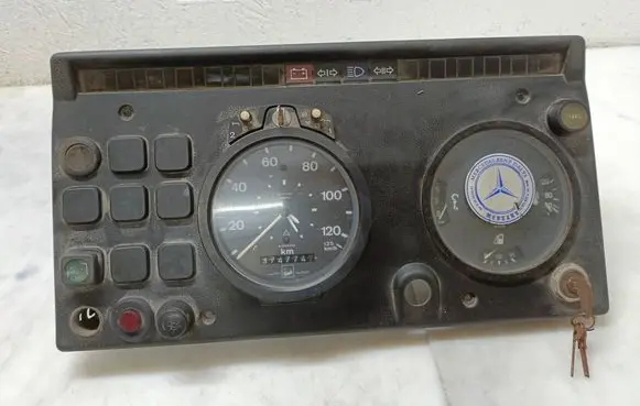 Mercedes-Benz 207 310 Speedometer (instrument cluster) 81271016173 0342106