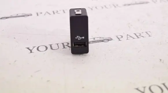 BMW X1 F48 F49 USB socket connector 6820397